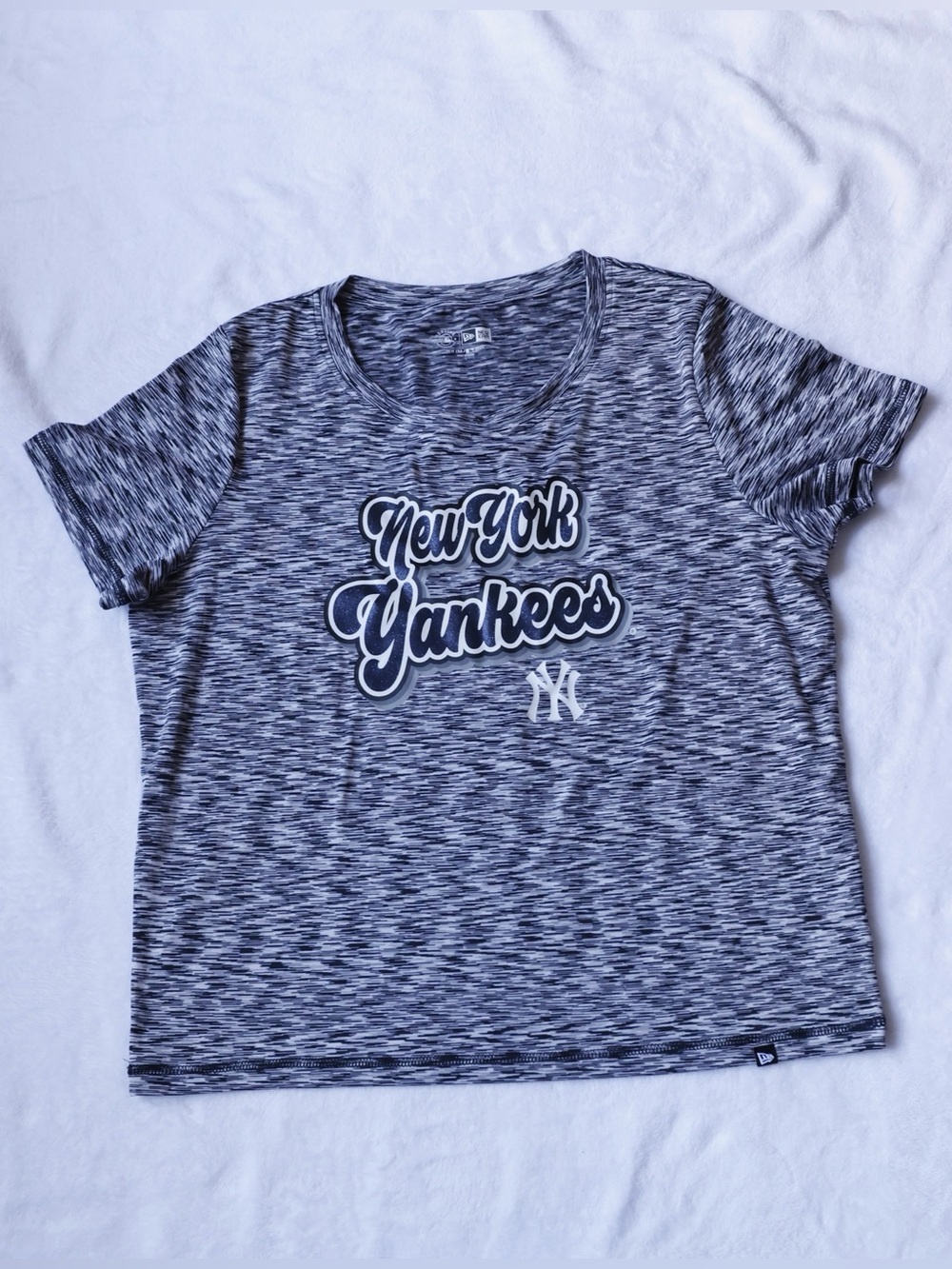 New Era New York Yankees Women’s Large Performance T-Shirt Blue Space Dye MLB